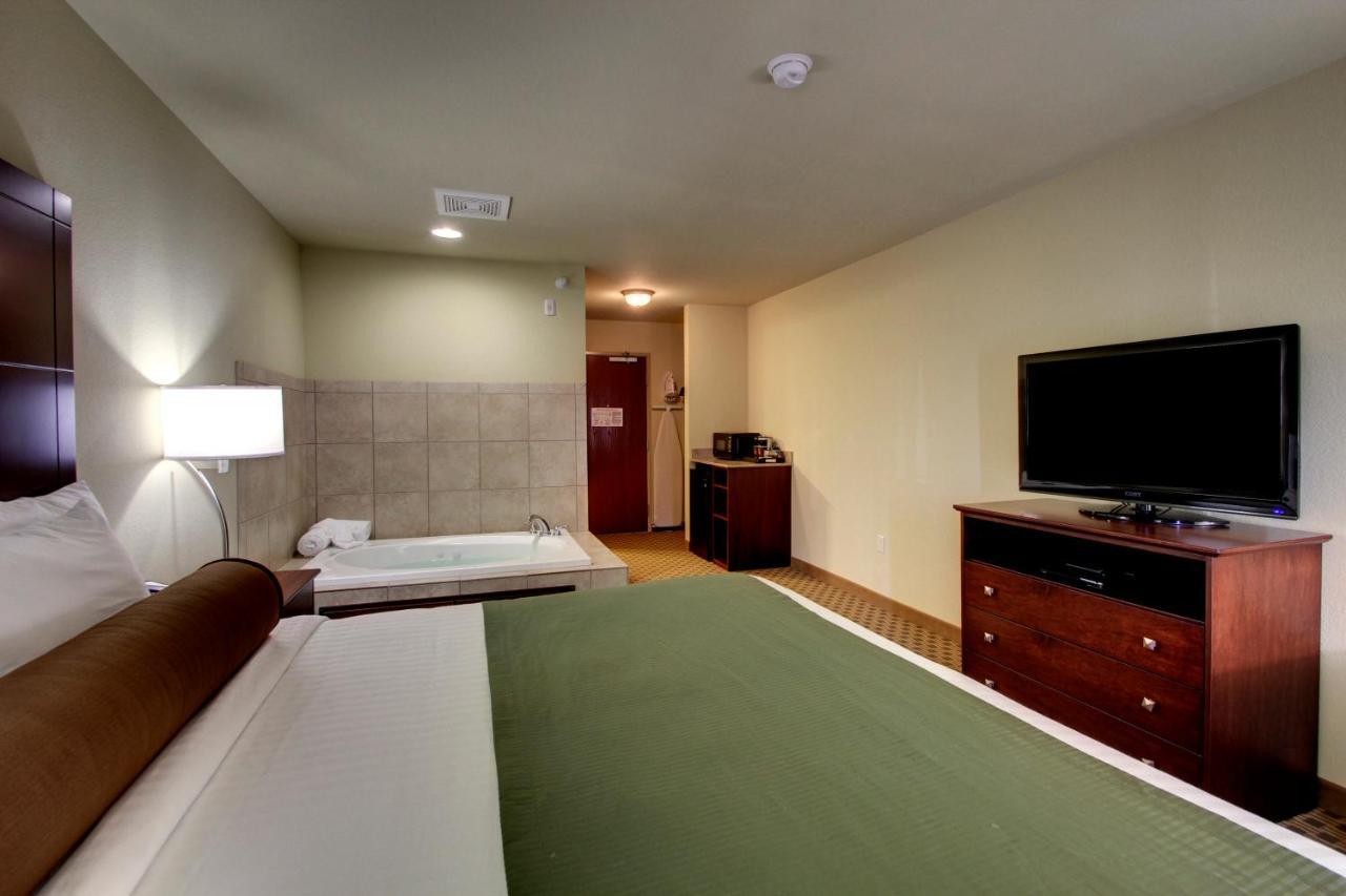 Cobblestone Inn & Suites - Carrington Exterior photo