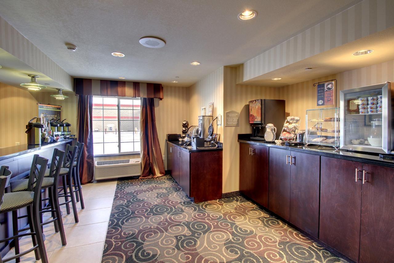 Cobblestone Inn & Suites - Carrington Exterior photo